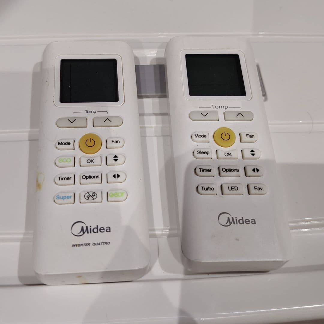 Télécommandes pour climatiseur Midea - Lot de 2 - Image 1 of 1