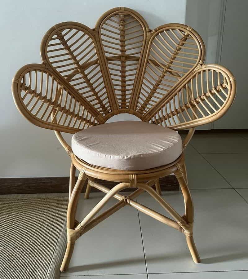 Chaise fleur en rotin avec coussin (L'Instant Présent)