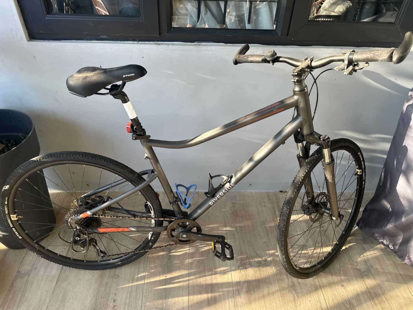 B'Twin Riverside 700 Hybrid Bike Large