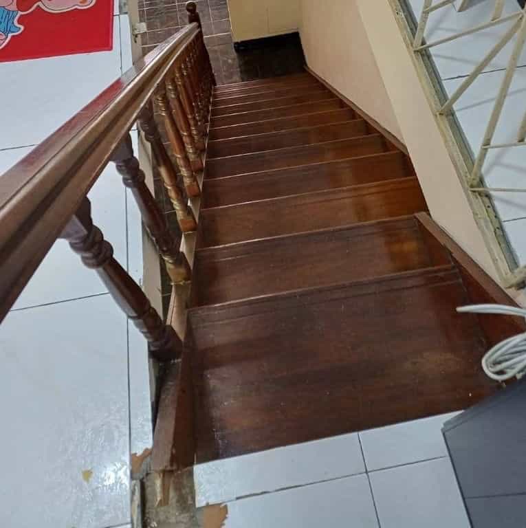 Escalier en Bois saplé de bonne qualité à vendre.