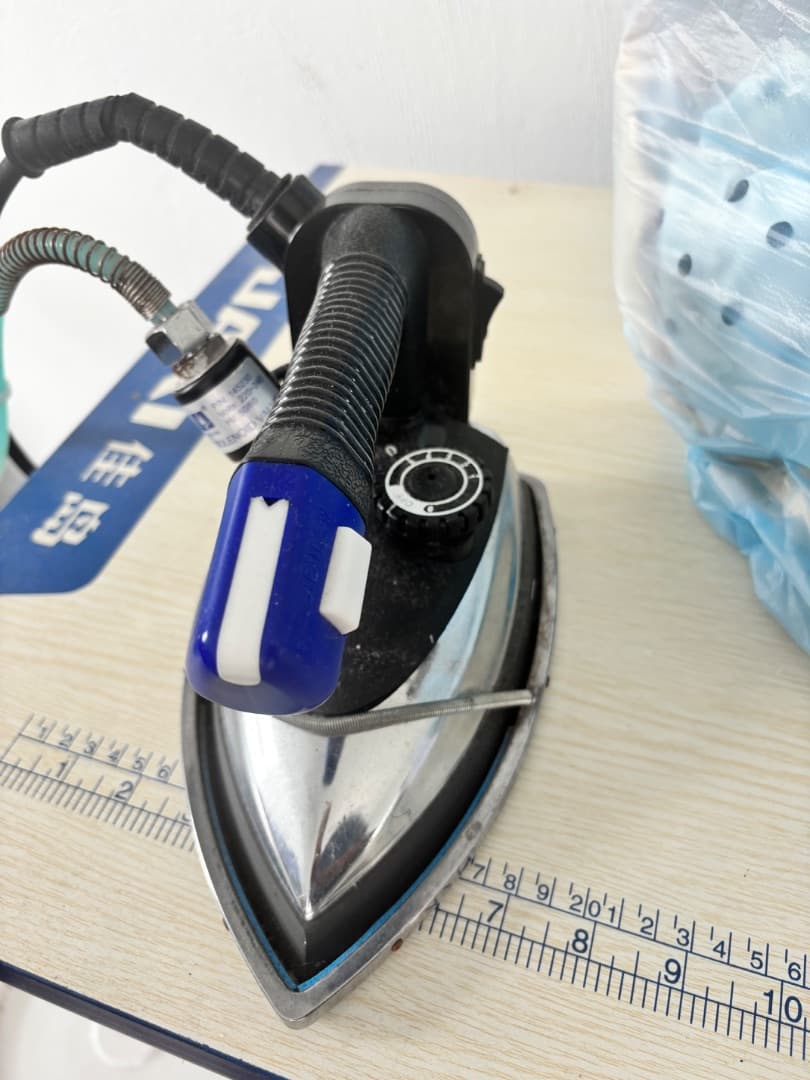Industrial Steam Iron - Image 1 of 1