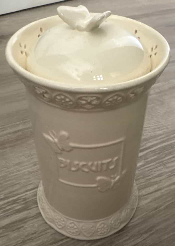 Ceramic Biscuits Jar with Butterfly Lid Cream White