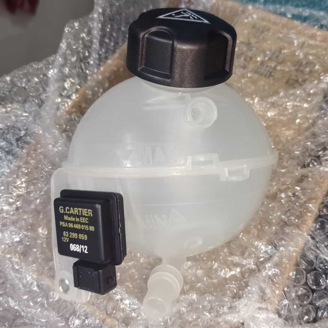 Vase d'expansion de liquide de refroidissement pour véhicules PSA