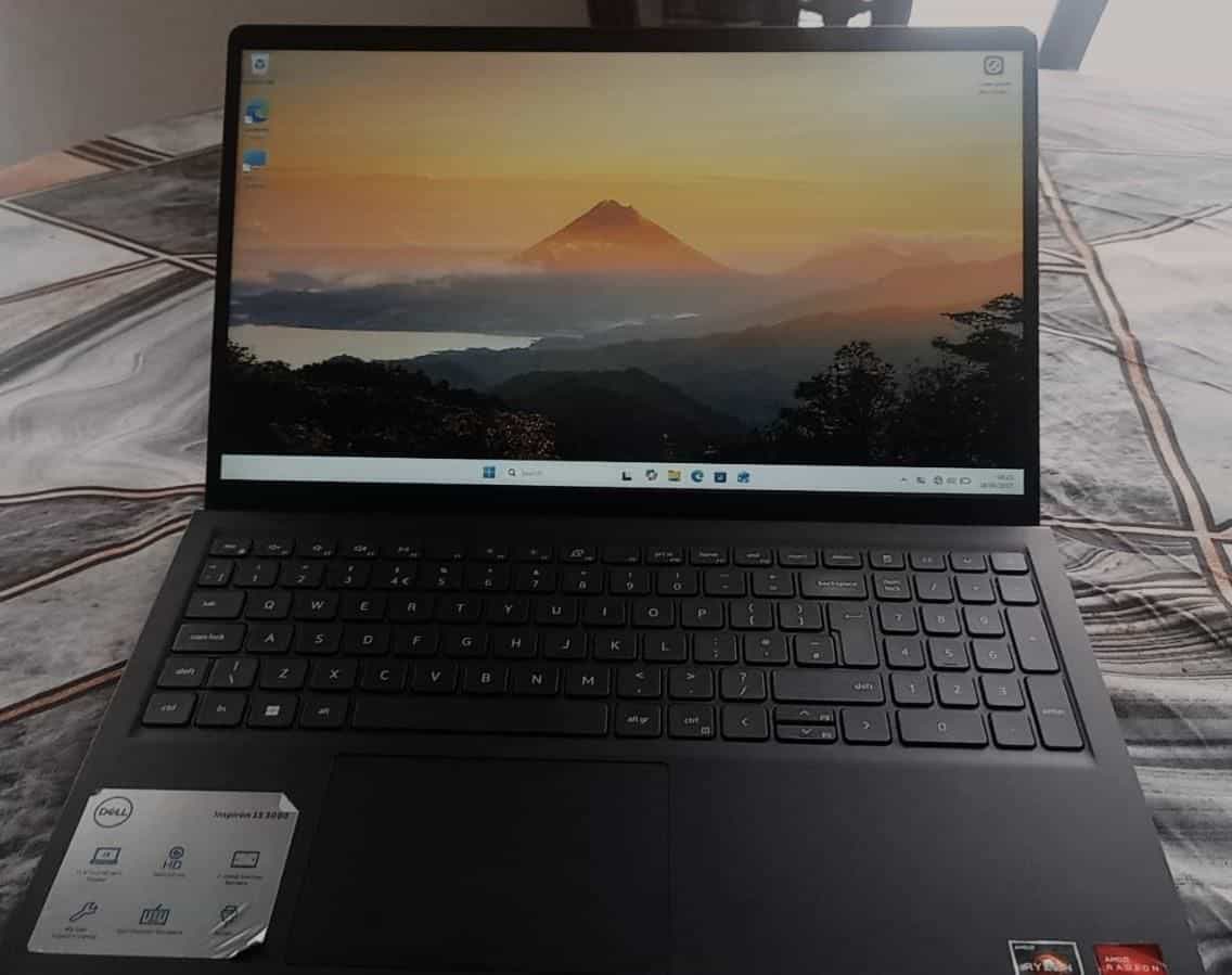 Dell Inspiron 15 3000 Laptop AMD Ryzen 5 3500U