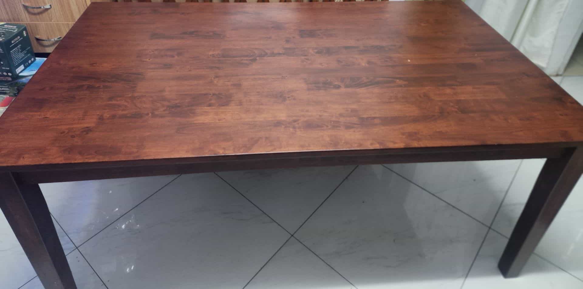 Ensemble table et chaises de salle à manger en bois