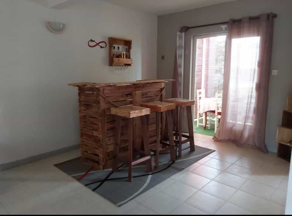 Pallet Wood Bar Counter with 3 Stools