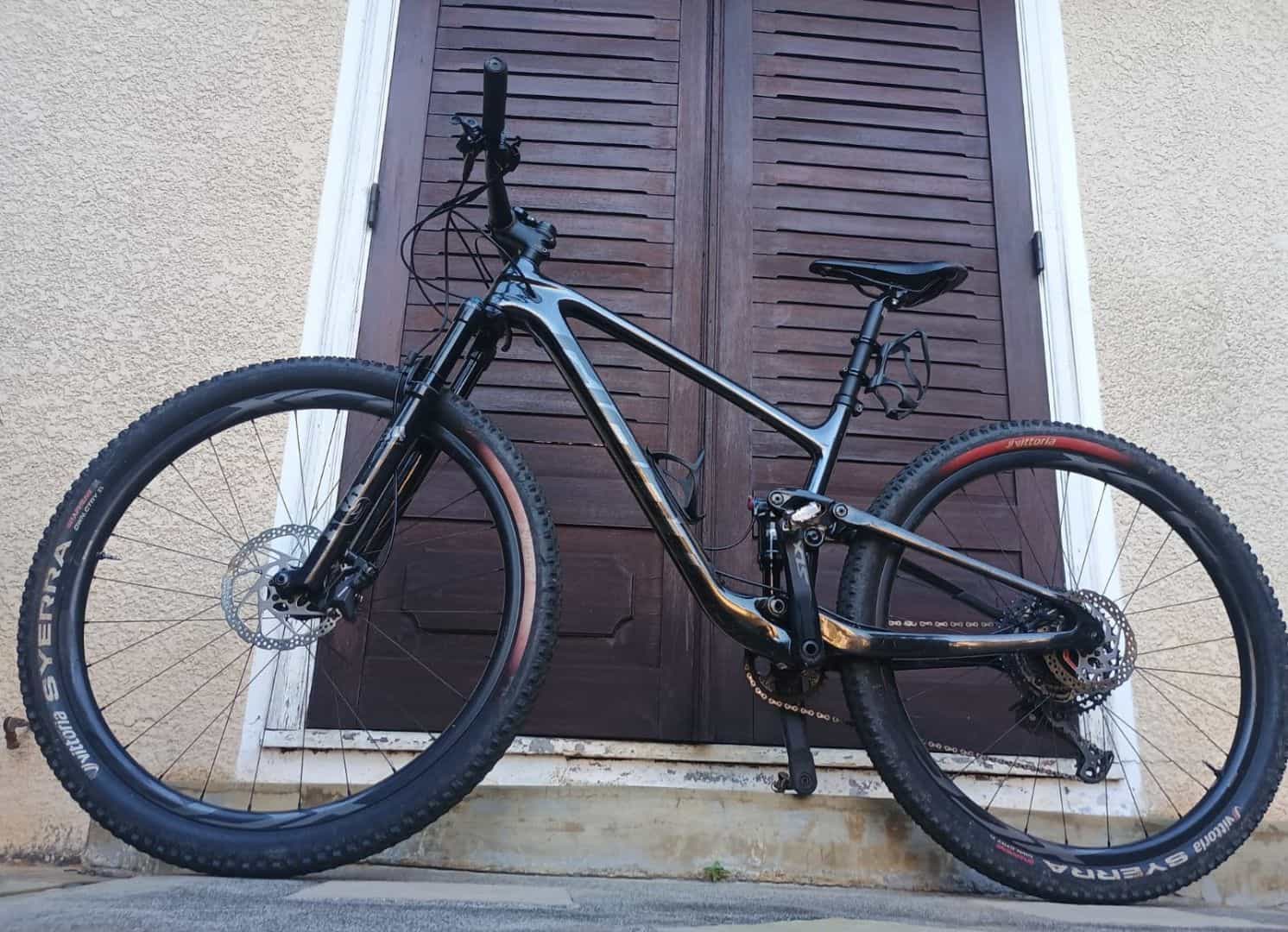 Giant Anthem Advanced Pro 2 Carbon Mountain Bike Size M