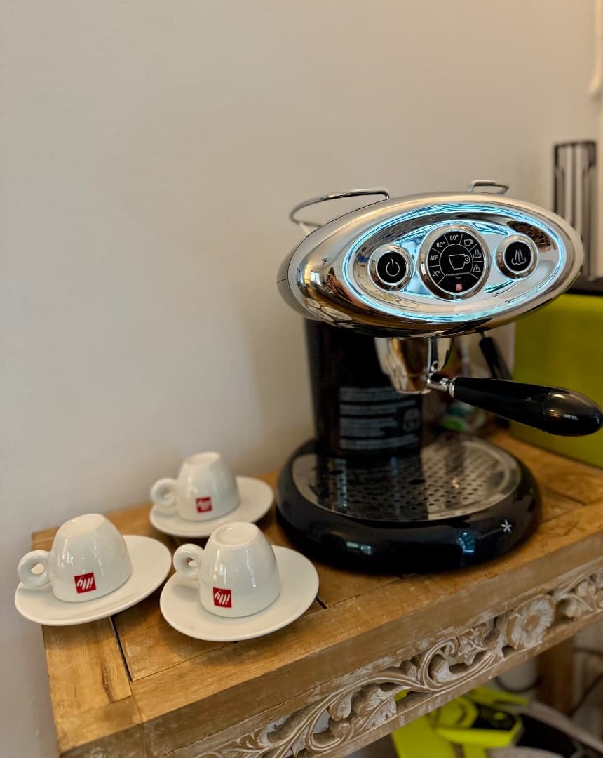 Illy Iperespresso X7.1 Coffee Machine Black - Image 1 of 3